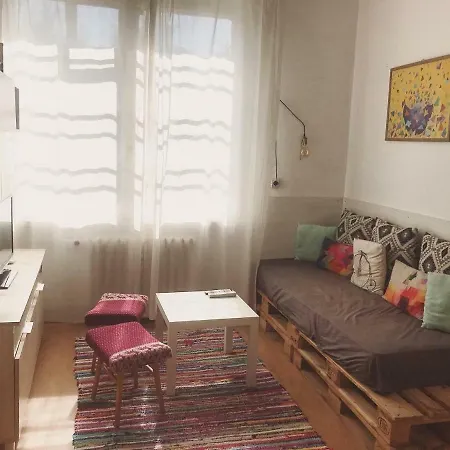 Cozy Art Place Apartment *